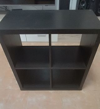 Mueble 4 huecos madera Ikea perfecto estado.