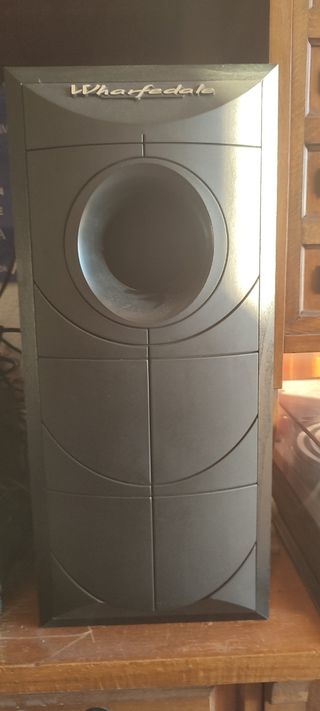 Subwoofer y Altavoces Wharfedale 2.1