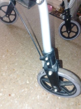 Andador 4 ruedas con asiento