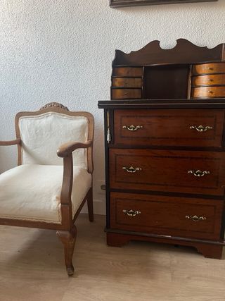 Secreter de madera con detalles en cuero