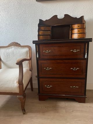 Secreter de madera con detalles en cuero