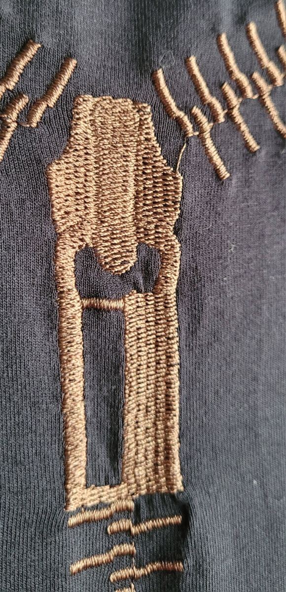 Blusa nera con design a cerniera