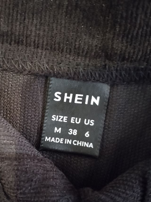 Falda corta de pana negra