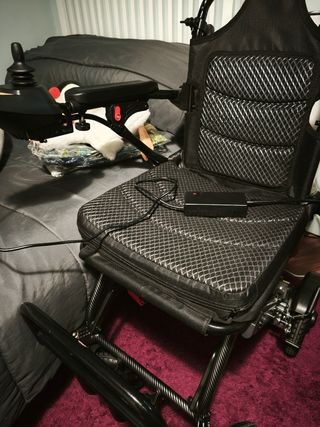 Silla de ruedas eléctrica y plegable. 