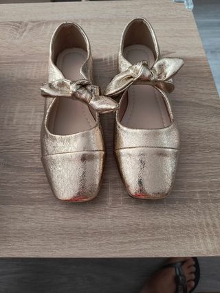 Zapatos manoletinas doradas talla 40