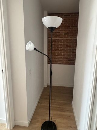 Lámpara de pie Ikea con dos focos