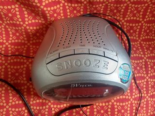 Radio Despertador DV TECH Plata SNOOZE