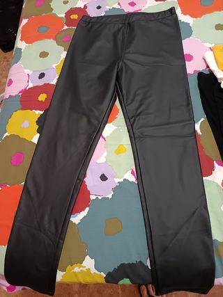 Leggings efecto piel negros