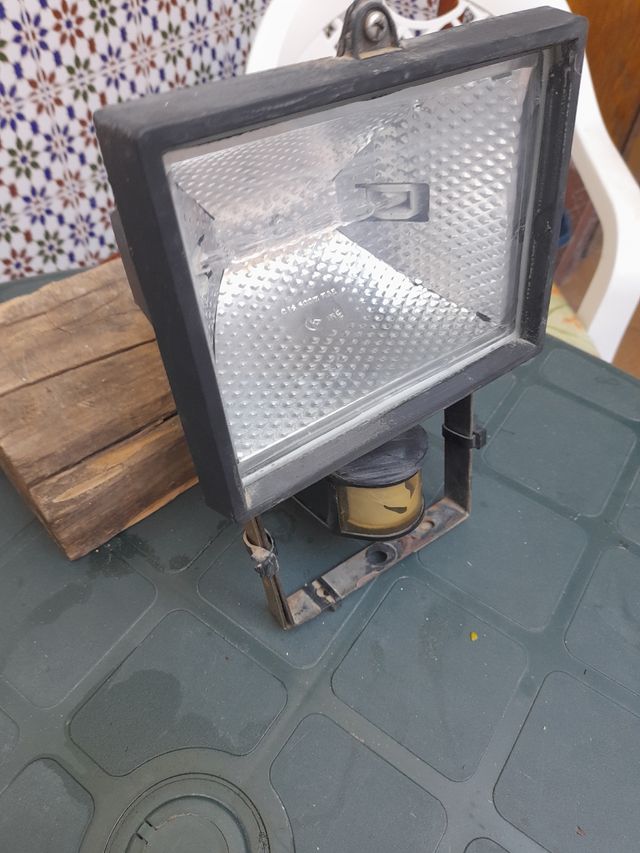 Foco con sensor de movimiento