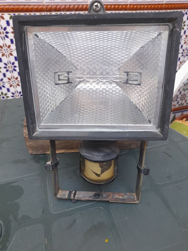 Foco con sensor de movimiento