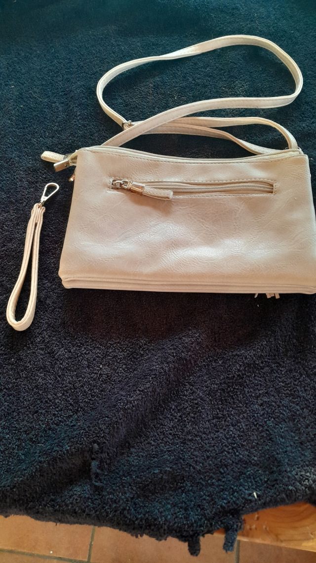 Bolso y Cartera de Mano Beige