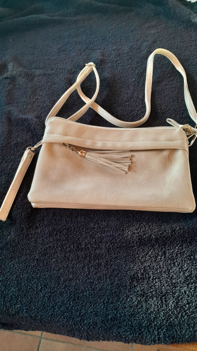 Bolso y Cartera de Mano Beige