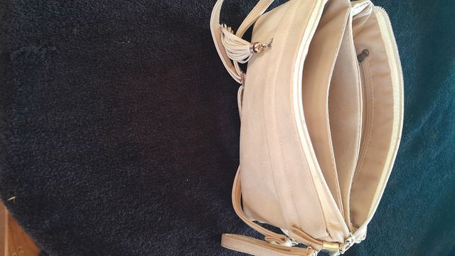 Bolso y Cartera de Mano Beige