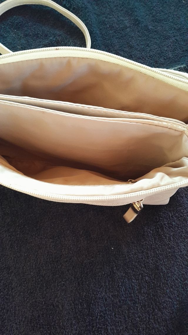Bolso y Cartera de Mano Beige