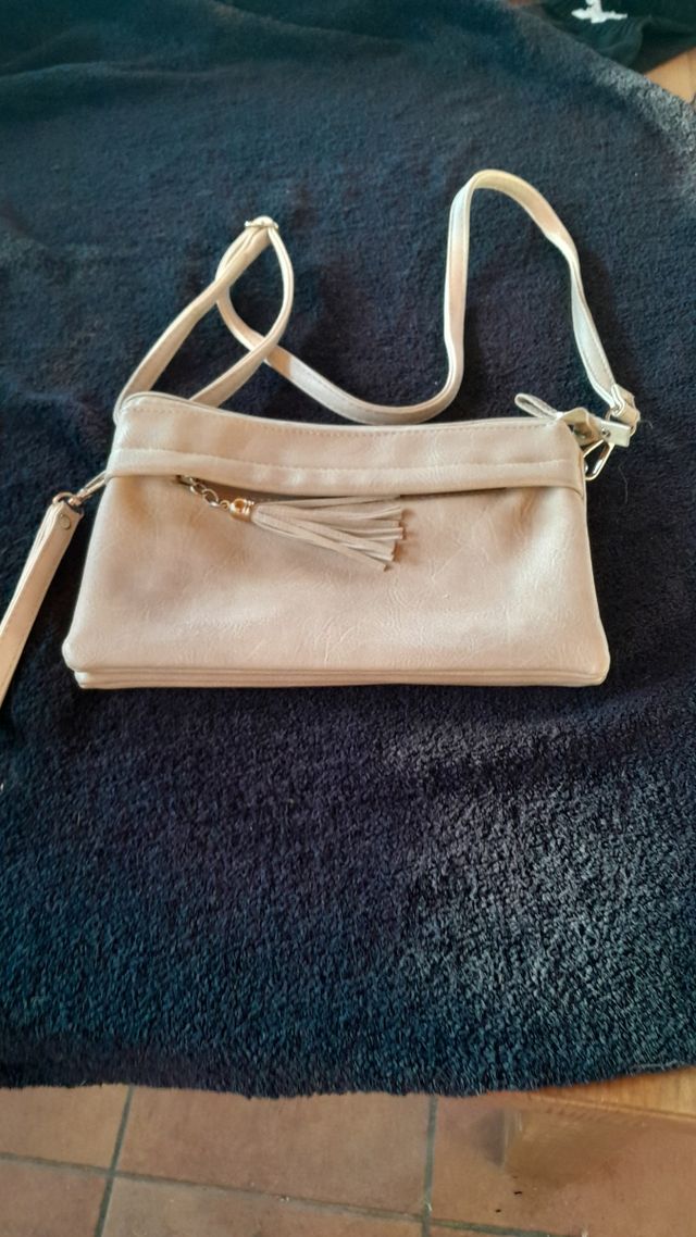 Bolso y Cartera de Mano Beige