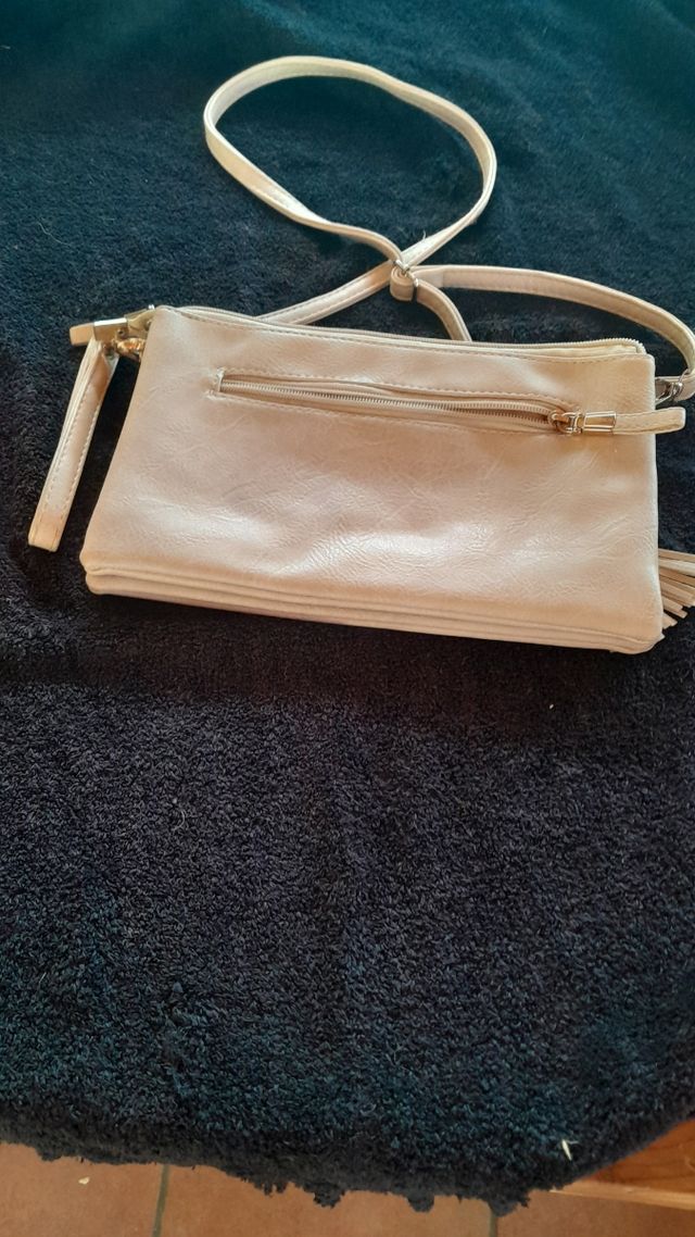 Bolso y Cartera de Mano Beige