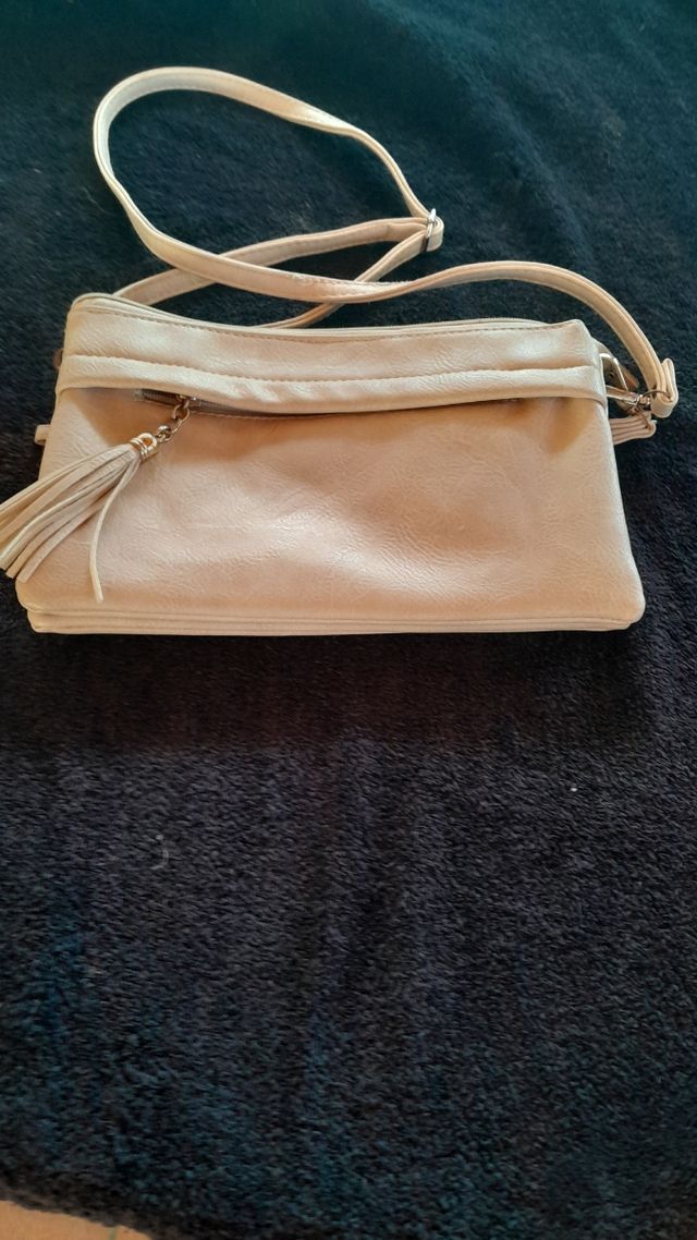 Bolso y Cartera de Mano Beige