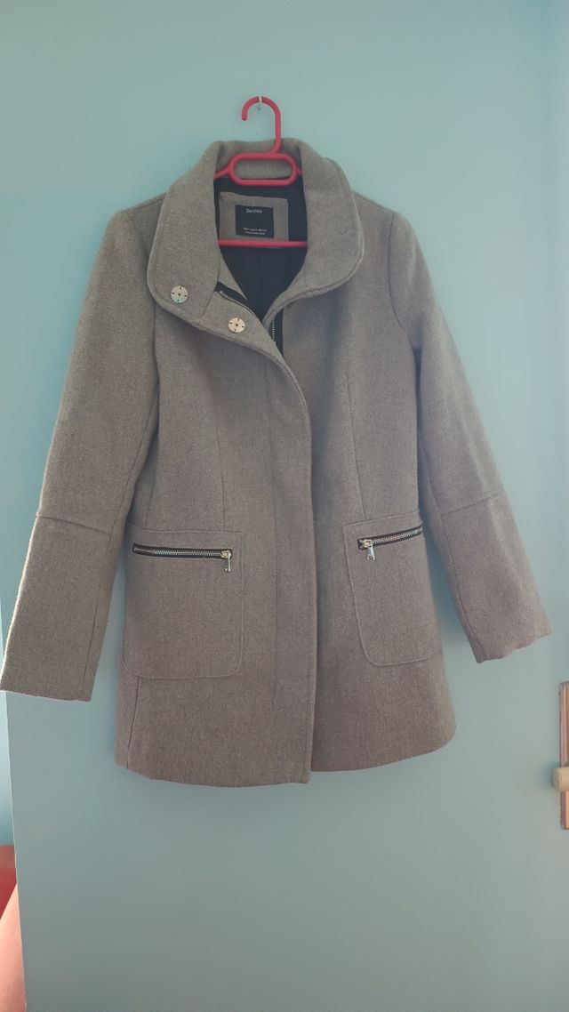 Abrigo gris Bershka
