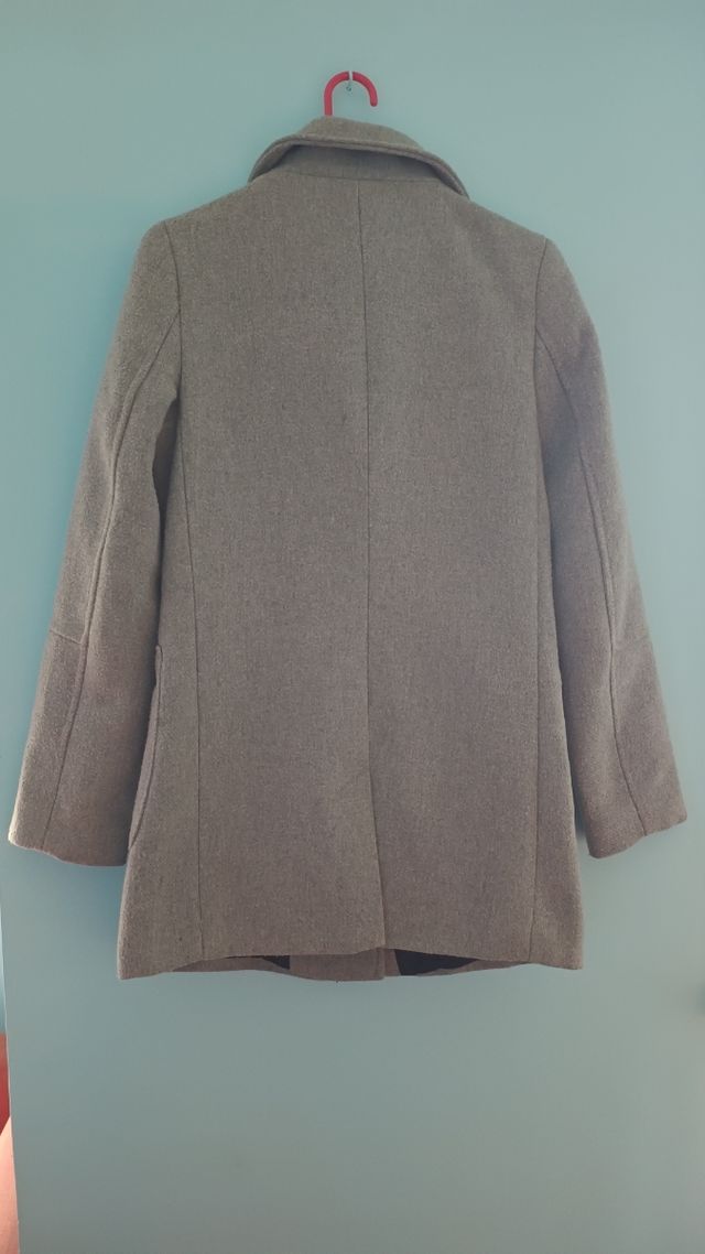 Abrigo gris Bershka