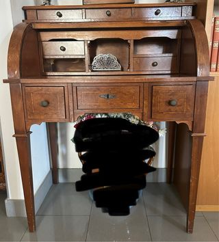 Scrittoio in noce con serratura