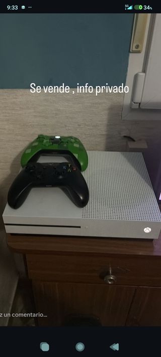 Xbox One S con dos controles