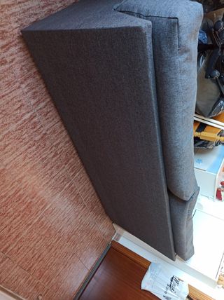 Sillón de tela gris