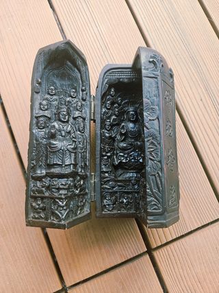 Altar budista portátil tallado