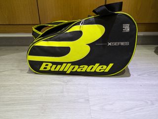 Paletero Bullpadel XSeries Negro/Amarillo