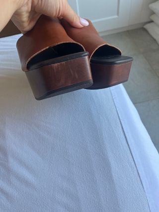Zuecos plataforma Zara marrones