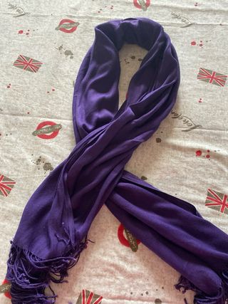 Foulard viola con frange