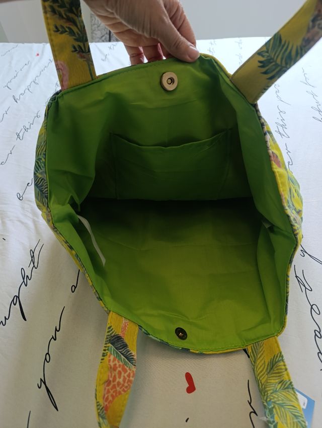 Bolsa de playa amarilla y beige