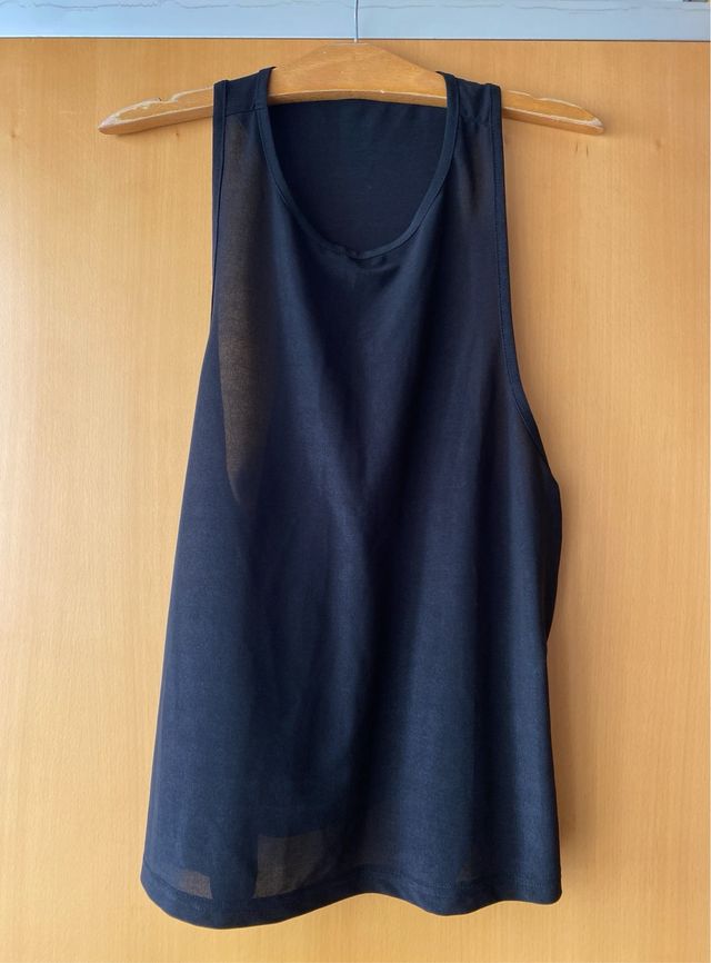 Camiseta deportiva negra