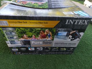 Jacuzzi Intex Grey/White presenta una piccola foratura
