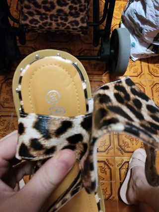 Sandalias leopardo polipiel