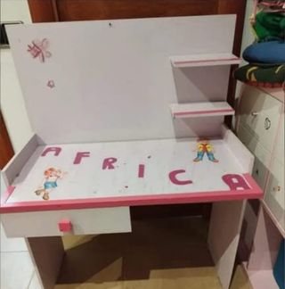 Escritorio infantil hecho a mano