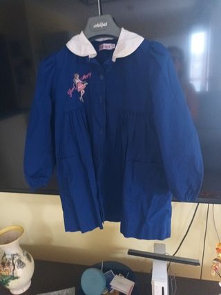 Grembiule bimba blu con colletto bianco