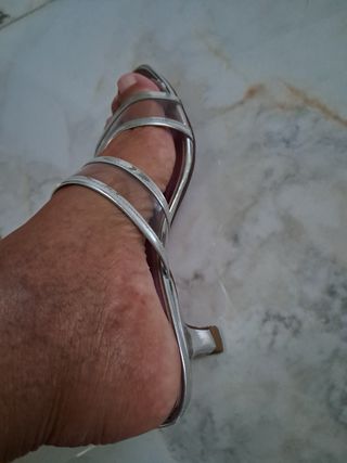 Sandalias plateadas transparentes