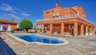 Chalet en venta en Joc de la Bola - Camps d'Esports - Ciutat Jardí - Montcada en Lleida