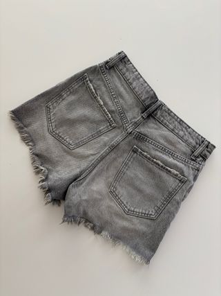 Shorts vaqueros grises Zara