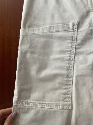 Pantalón Zara Beige + Top Pepe Jeans de regalo.