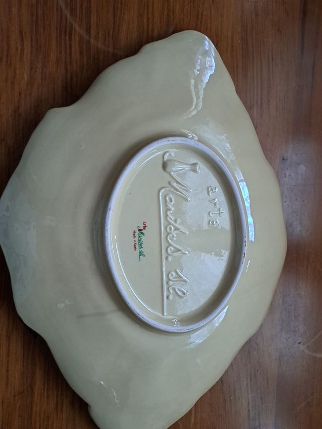 Sopera de cerámica con rosa dorada