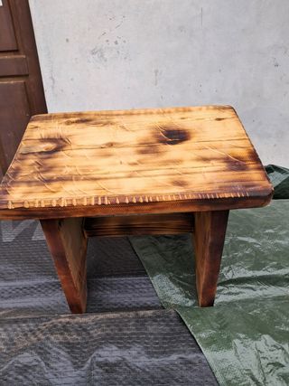 Sgabello in legno massello