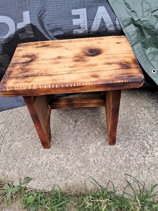 Sgabello in legno massello