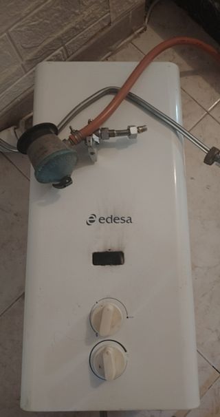 Calentador de gas Edesa pequeño