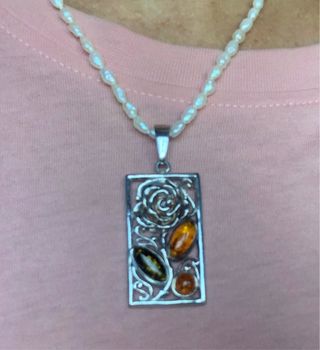 Gargantilla de perlas con colgante de plata