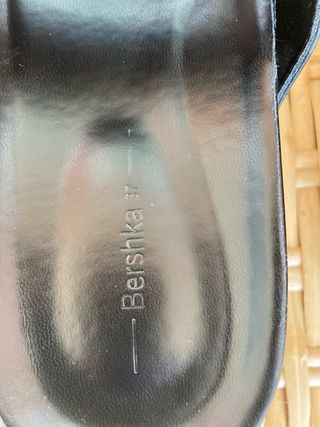 Sandalias negras con hebillas