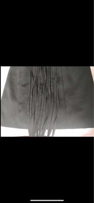 Vestido negro con flecos