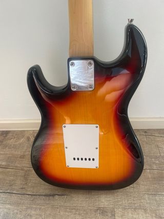 Guitarra Eléctrica Rochester Sunburst y amplificad