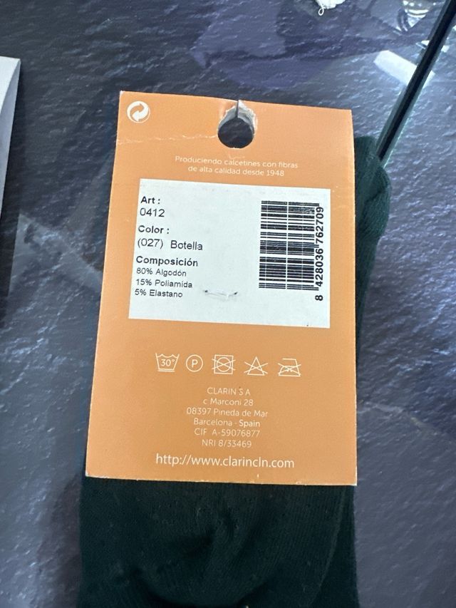 Calcetines largos Isabel Mora rojos yverdes Clarín