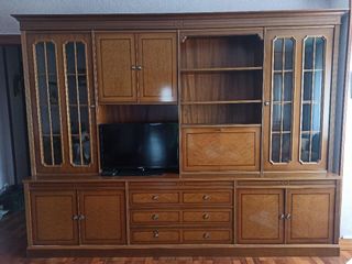 Mueble de salón madera y cristal